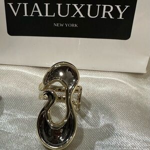 🆕 🔥 Alexis Bitter Gold Plated Gray Enamel   Works of Art Ring! Size 5.5